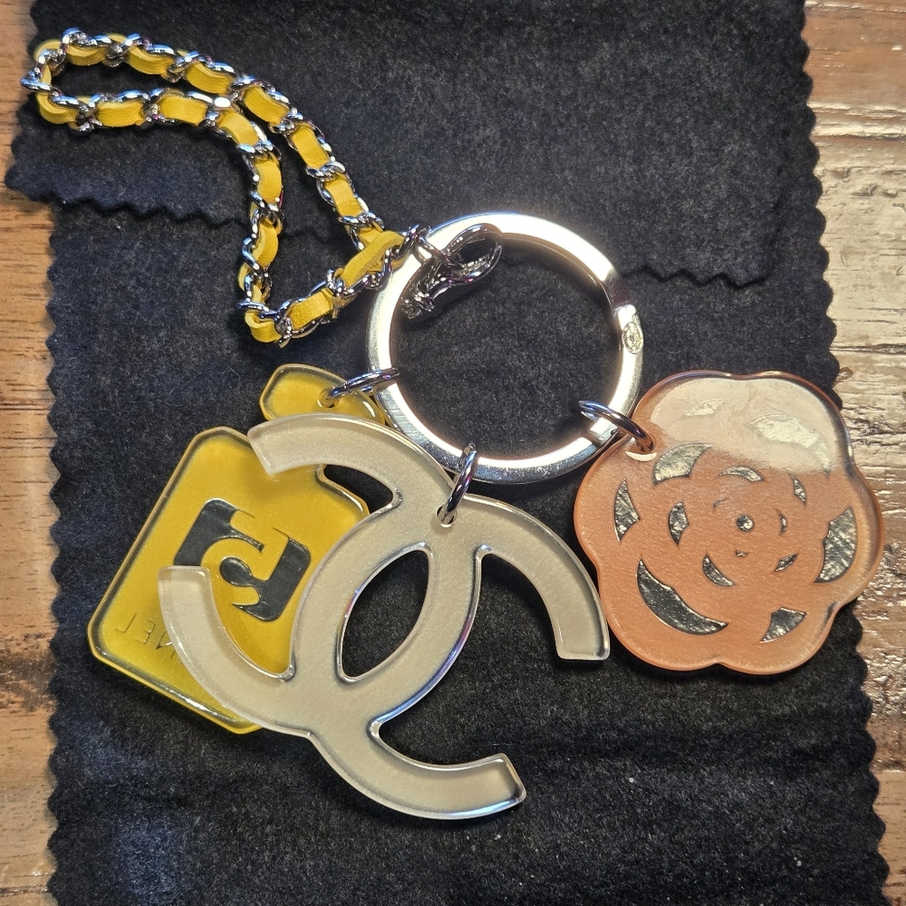 #104 -  Authentic Chanel Coco Mark Key Charm / Key Holder - Picture 16 of 16